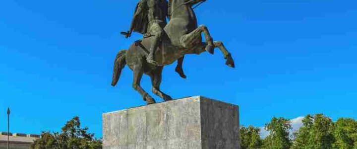 Kontroversen um historische Statuen: Nordmazedoniens identitätsstiftendes Dilemma
